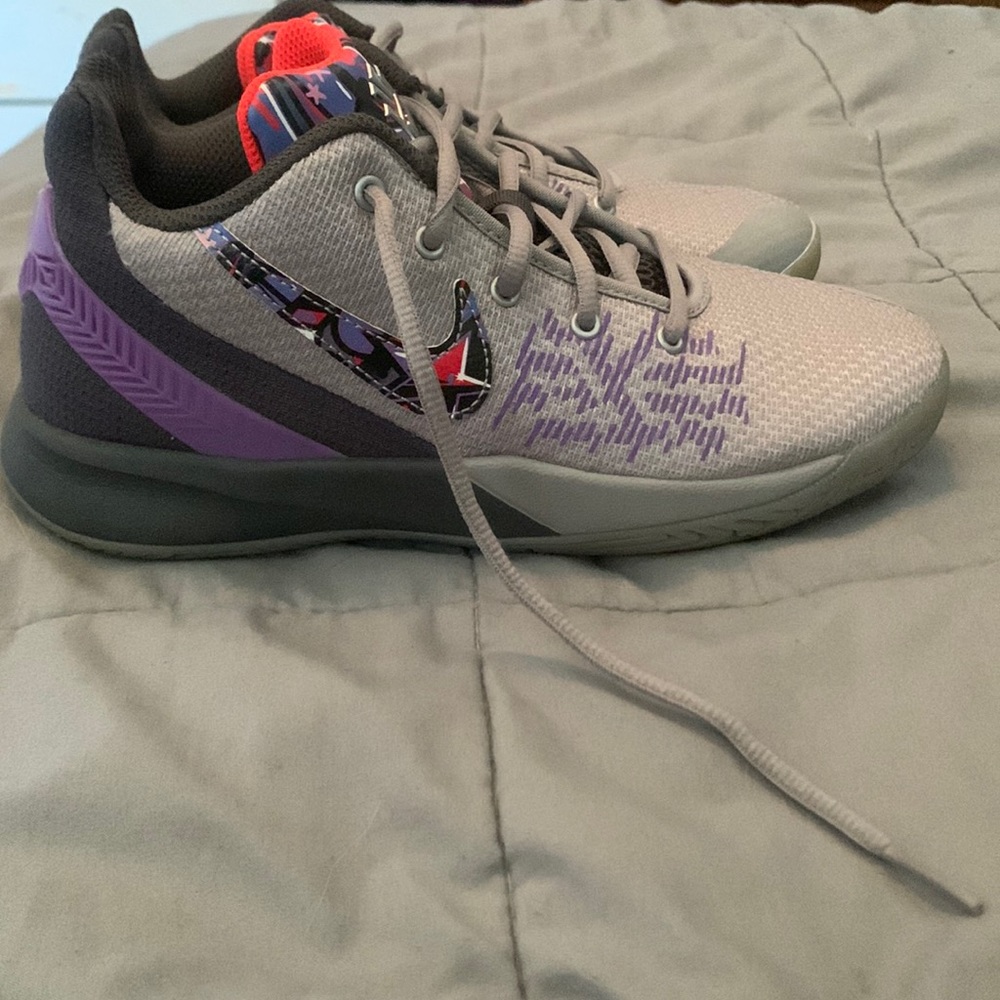 Women’s Nike Kyrie basketball shoes size 5, worn once.